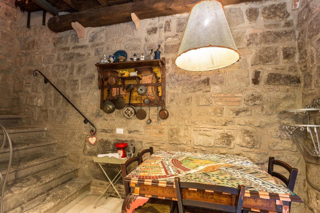 La Tana Del Bruco Guest House Viterbo Dış mekan fotoğraf